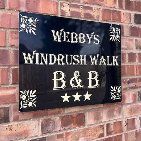 水上伯顿Webbys Windrush Walk住宿加早餐旅馆 外观 照片