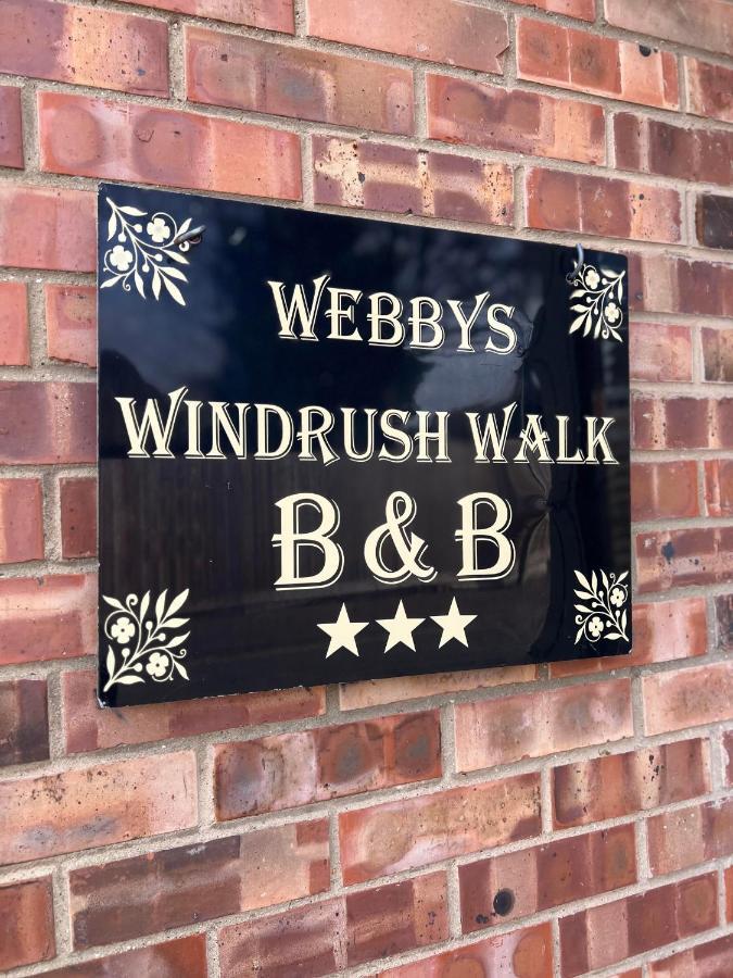 水上伯顿Webbys Windrush Walk住宿加早餐旅馆 外观 照片